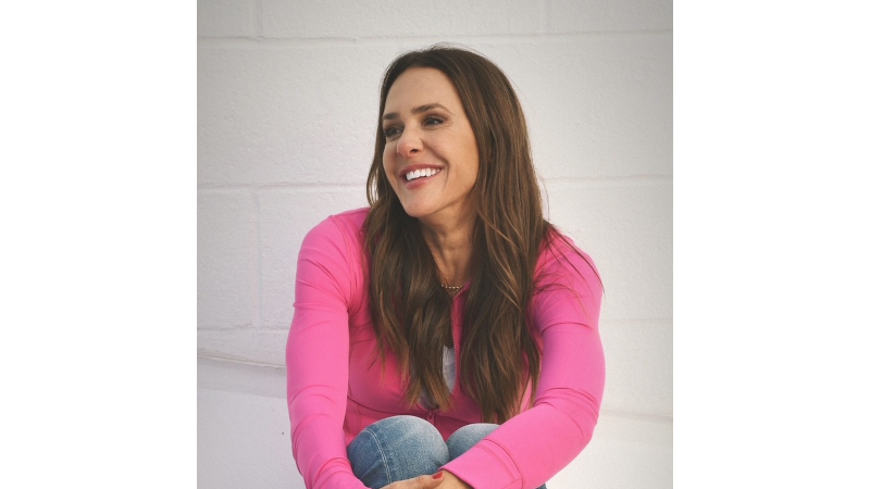 Photo of Carrie Bradshaw wearing a pink sweater