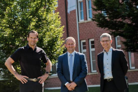 Asklepios und Johnson & Johnson Medical Devices (von links nach rechts): Herr Prof. Dr. med. Christoph U. Herborn; Herr Frank Kötgen; Herr Reinhard Wiedemann